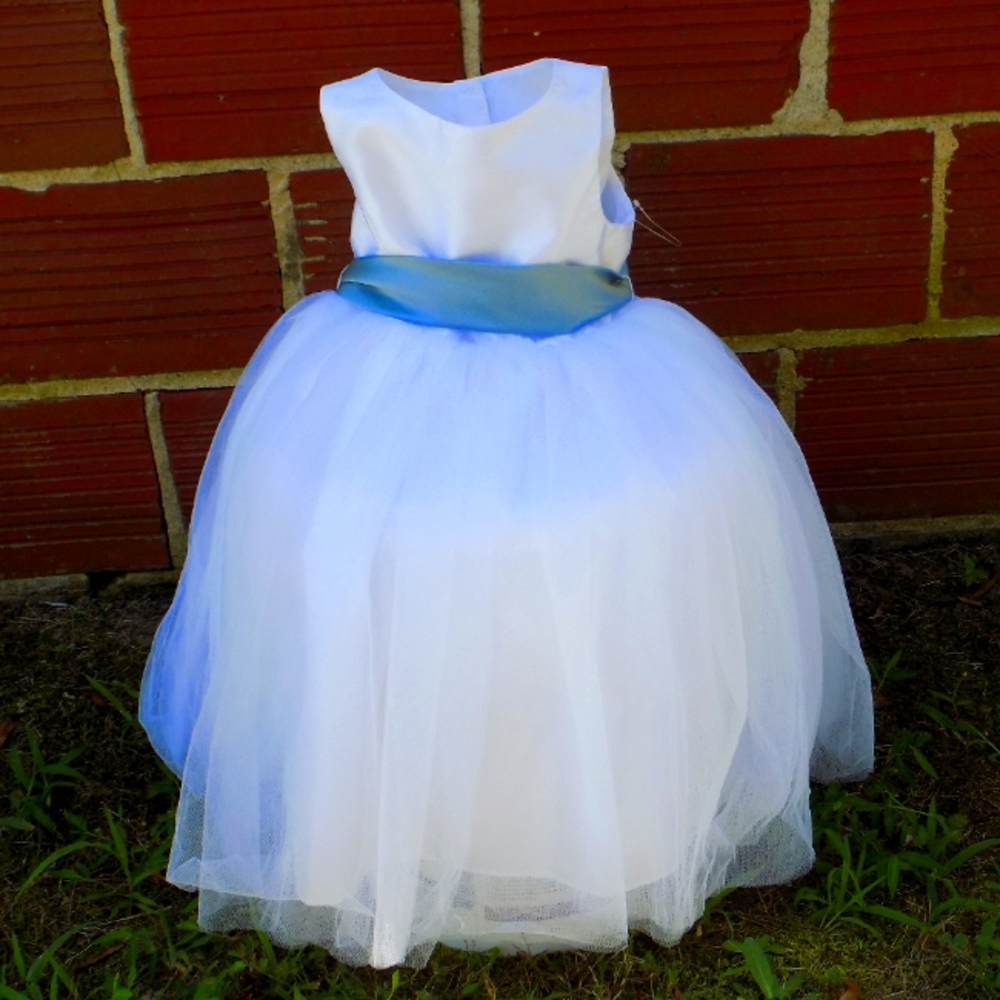Brand New David's Bridal Flower Girl Dress size 5